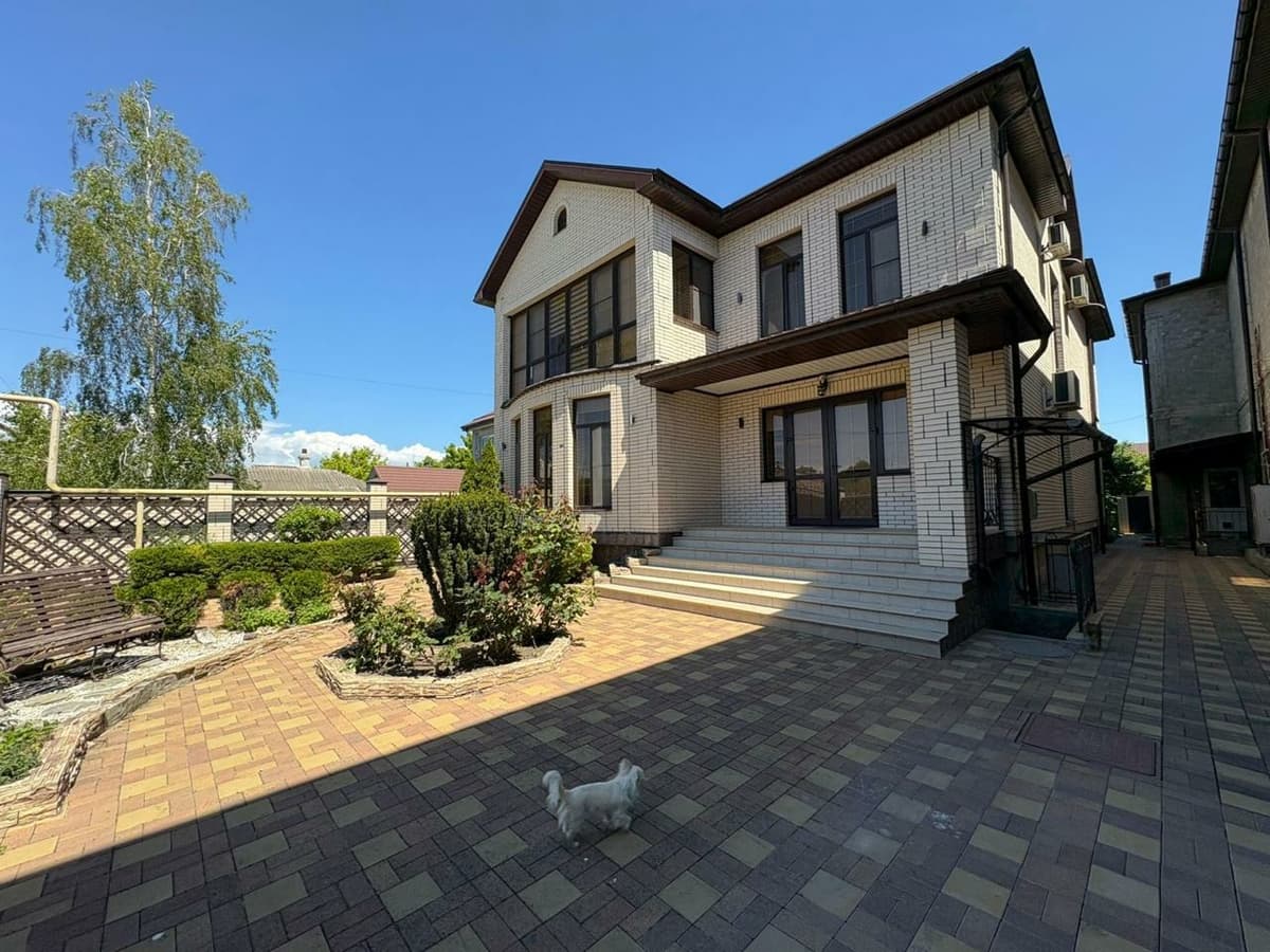 2-этажный дом 250 кв.м. в станице Анапская с дизайнерским ремонтом