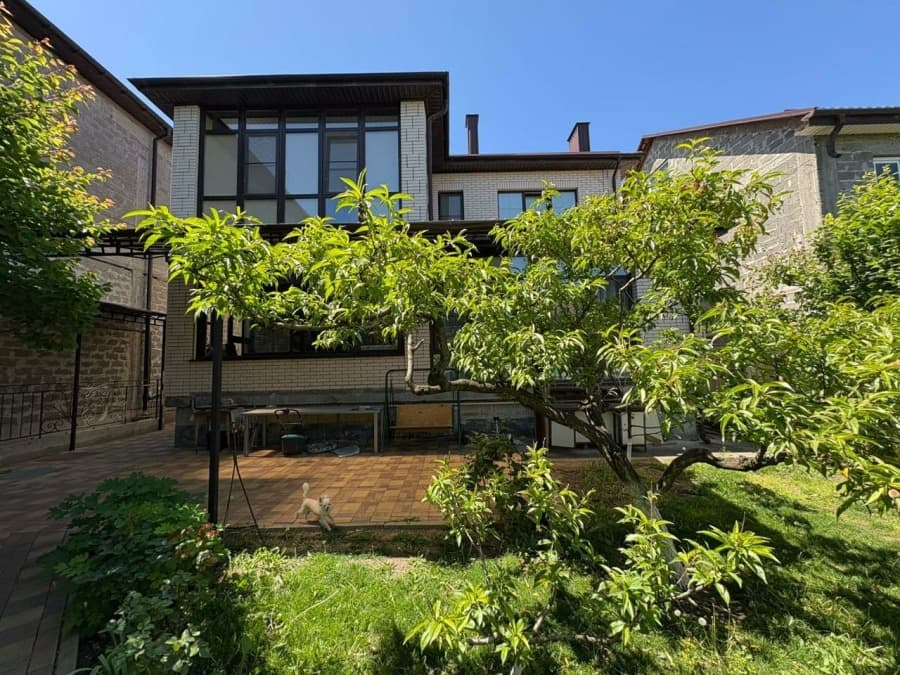 2-этажный дом 250 кв.м. в станице Анапская с дизайнерским ремонтом