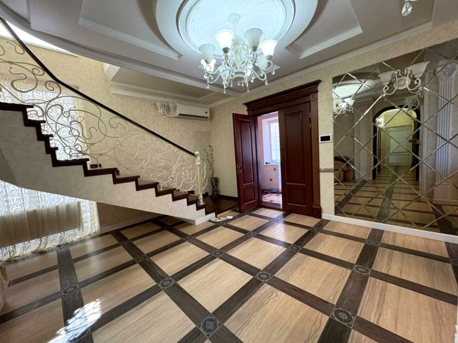 2-этажный дом 250 кв.м. в станице Анапская с дизайнерским ремонтом