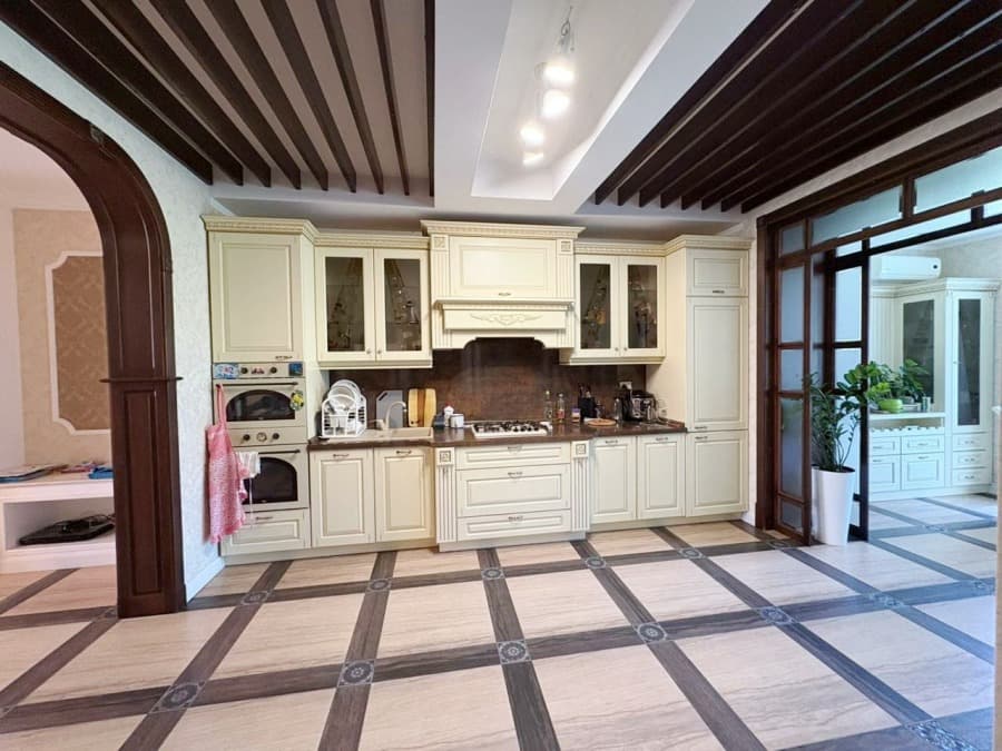 2-этажный дом 250 кв.м. в станице Анапская с дизайнерским ремонтом