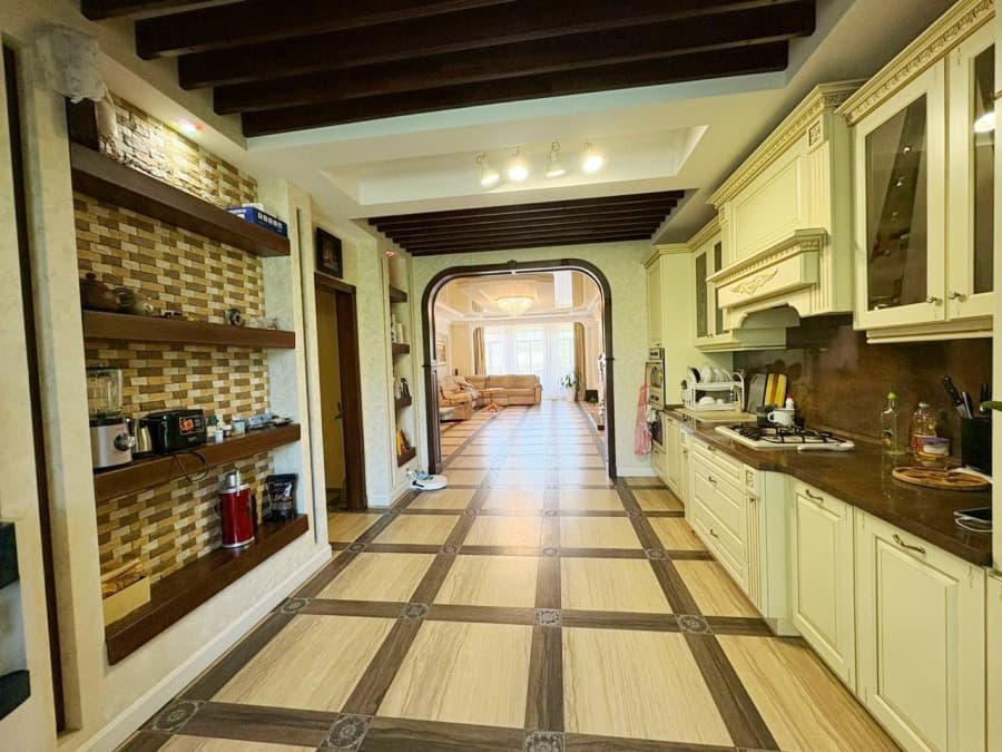 2-этажный дом 250 кв.м. в станице Анапская с дизайнерским ремонтом